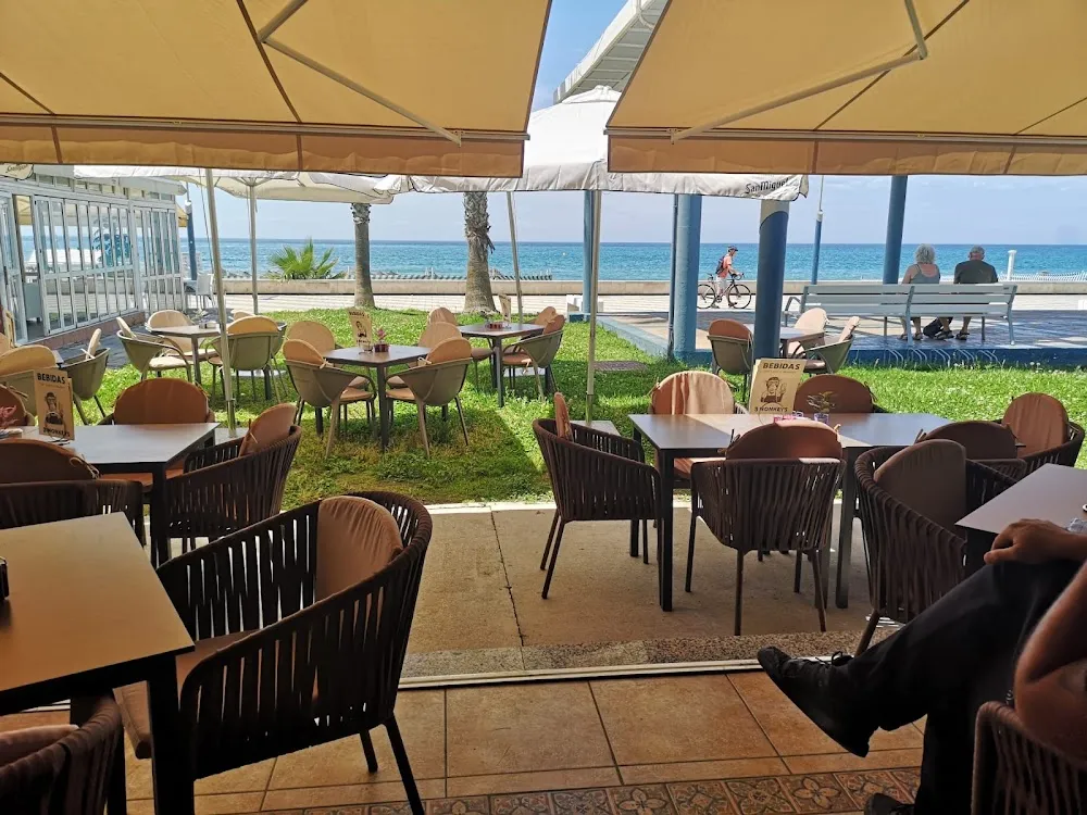 3 monkeys Torrox Costa
